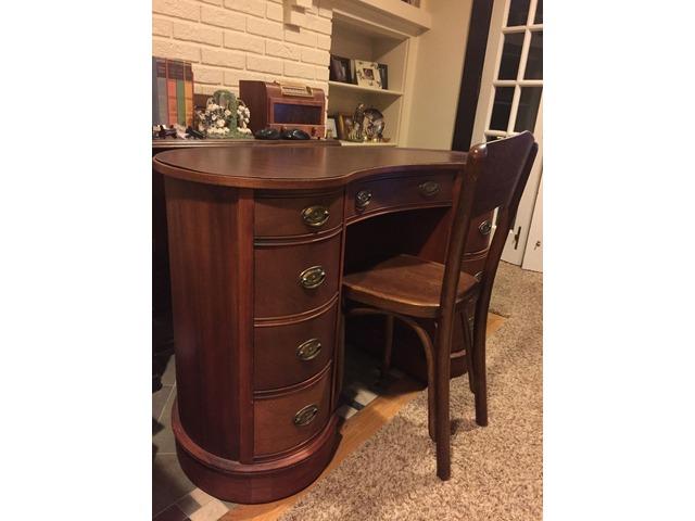 Antique Kidney Shaped Desk Chair In Euclid Cuyahoga County